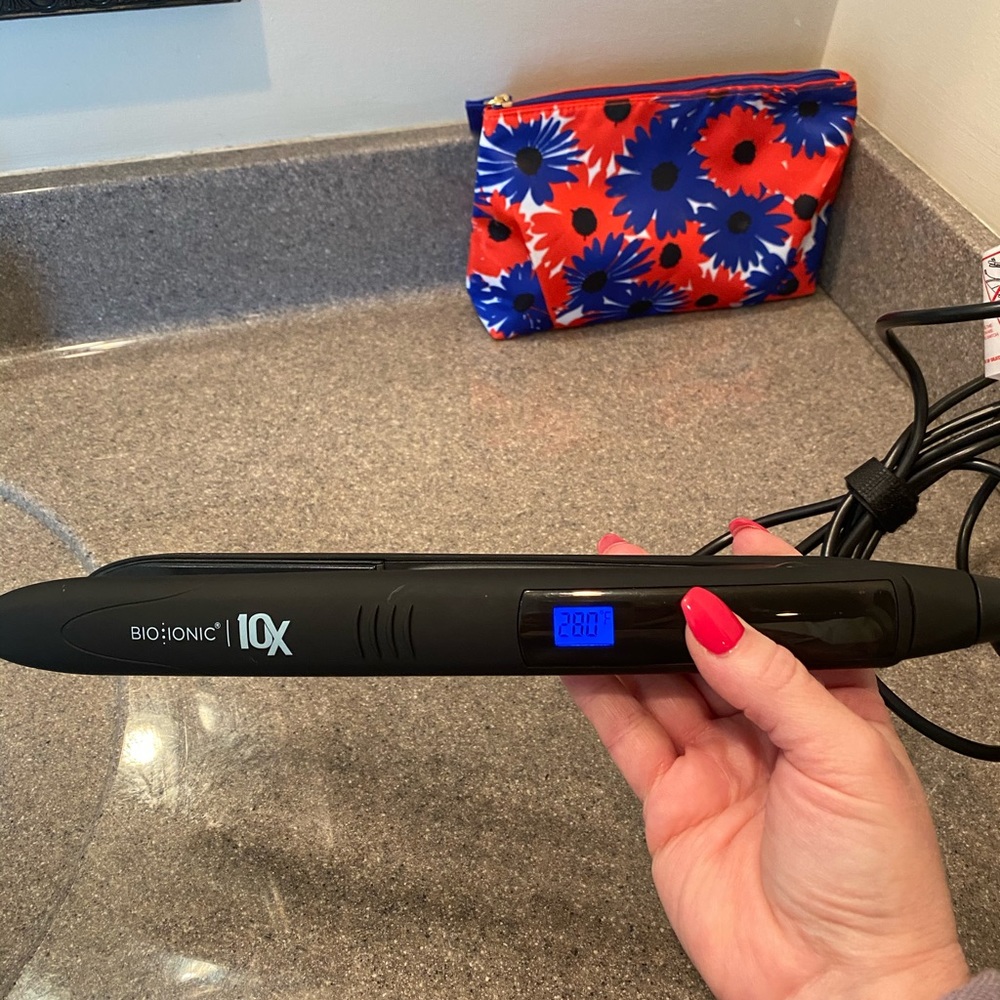 Bio Ionic 10x flat iron 🔥like new🔥